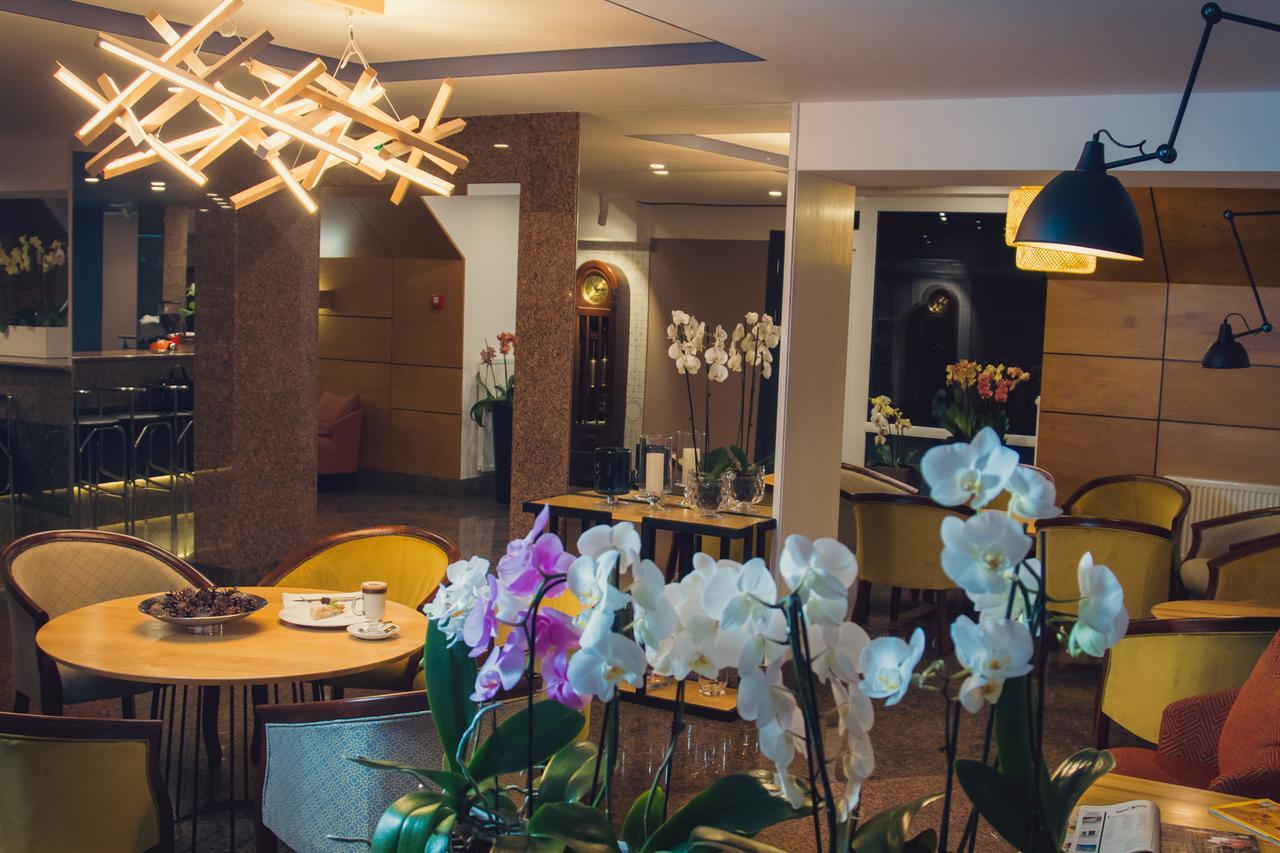 Ukraina Hotel Cherkasy Exterior photo