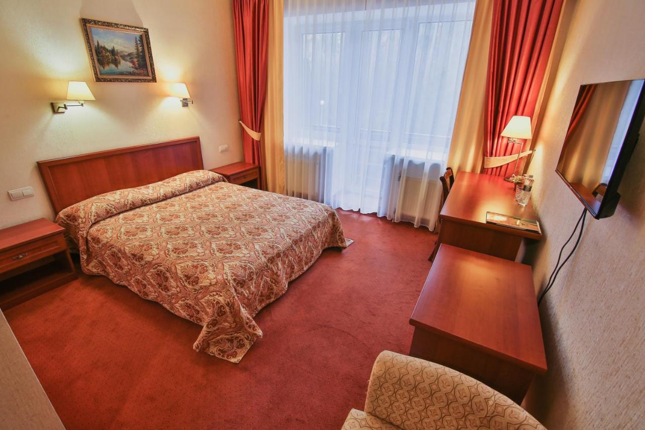 Ukraina Hotel Cherkasy Exterior photo